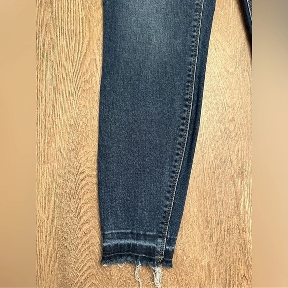 NWOT SPANX DISTRESSED ANKLE SKINNY JEANS MEDIUM WASH - Size Medium SKU:466 - Picture 9 of 16